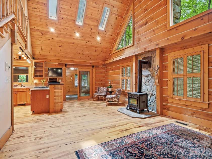 6 Laurel Branch Drive, Black Mountain, NC 28711.  MLS# CAR4403314, YatesRealty ID 39097. 