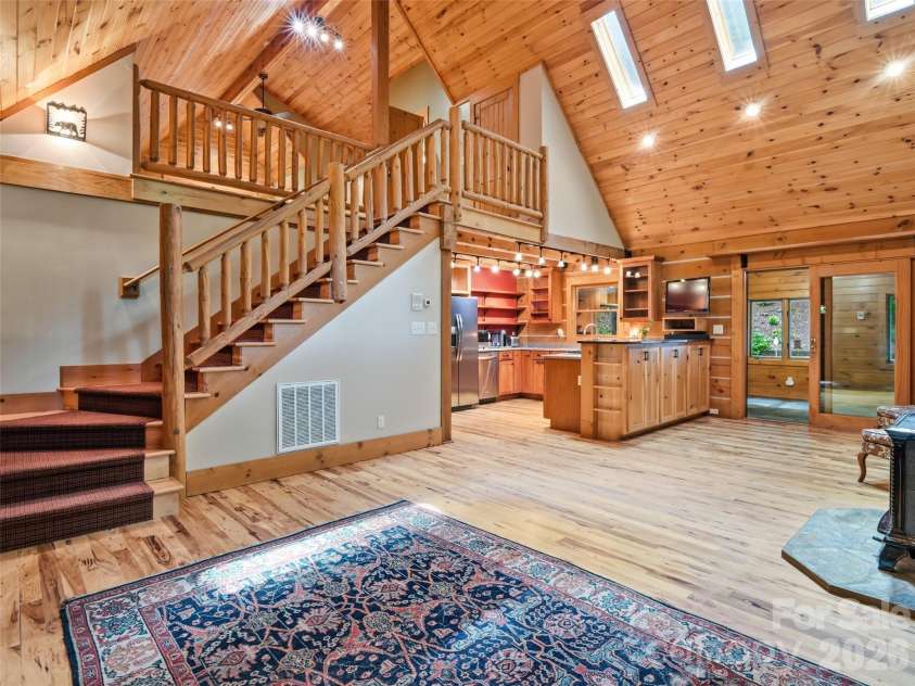 6 Laurel Branch Drive, Black Mountain, NC 28711.  MLS# CAR4403314, YatesRealty ID 39097. 