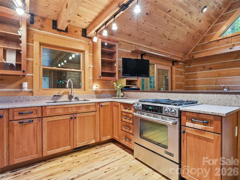 6 Laurel Branch Drive, Black Mountain, NC 28711.  MLS# CAR4403314, YatesRealty ID 39097. 