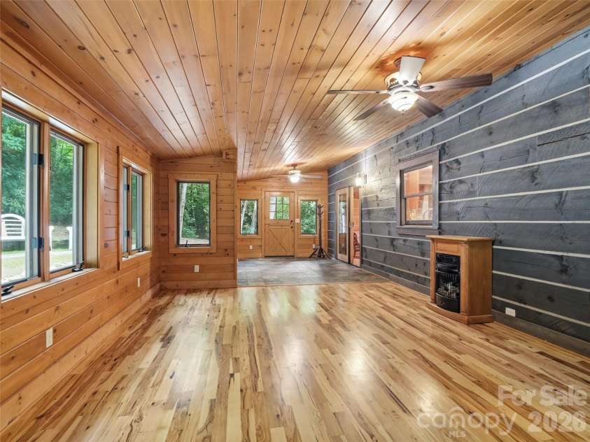 6 Laurel Branch Drive, Black Mountain, NC 28711.  MLS# CAR4403314, YatesRealty ID 39097. 