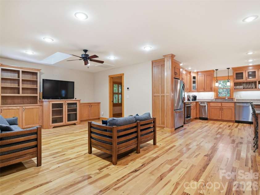 6 Laurel Branch Drive, Black Mountain, NC 28711.  MLS# CAR4403314, YatesRealty ID 39097. 