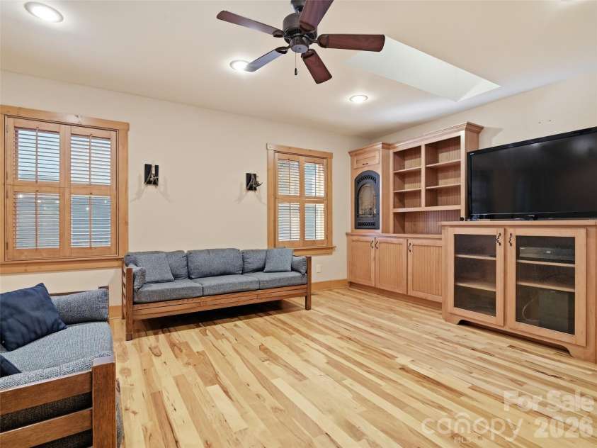 6 Laurel Branch Drive, Black Mountain, NC 28711.  MLS# CAR4403314, YatesRealty ID 39097. 