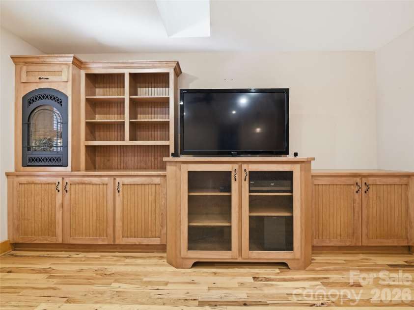 6 Laurel Branch Drive, Black Mountain, NC 28711.  MLS# CAR4403314, YatesRealty ID 39097. 