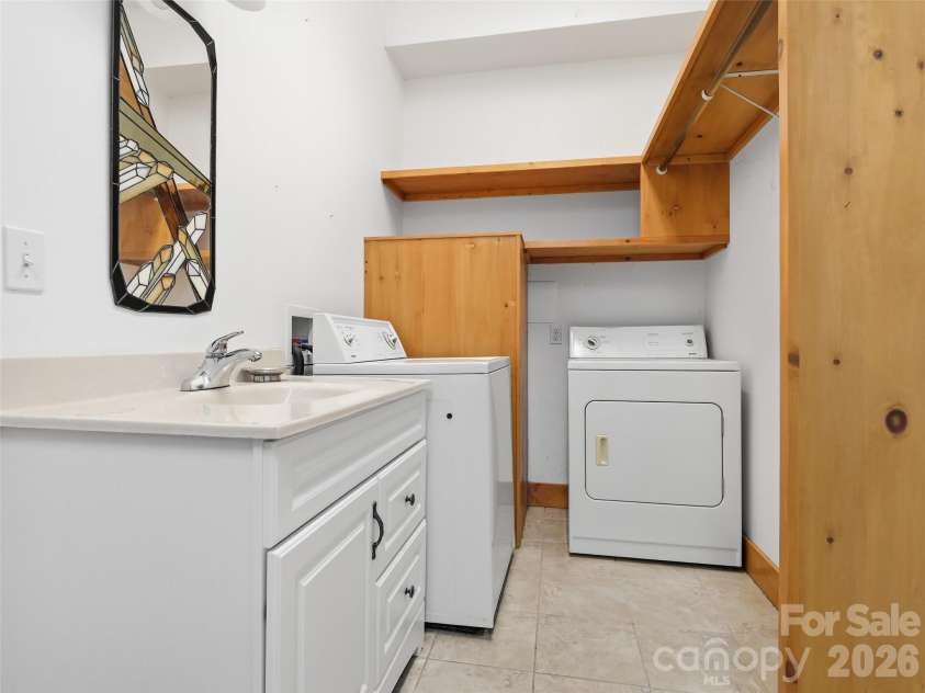 6 Laurel Branch Drive, Black Mountain, NC 28711.  MLS# CAR4403314, YatesRealty ID 39097. 