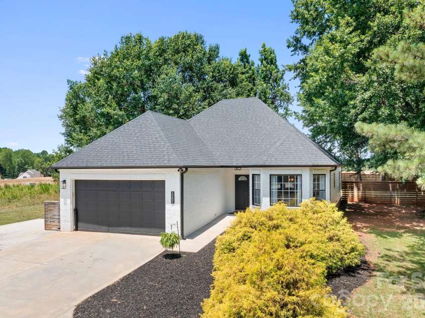 12601 Mayes Road, Huntersville, NC 28078.  MLS# CAR4396810, YatesRealty ID 39098. 