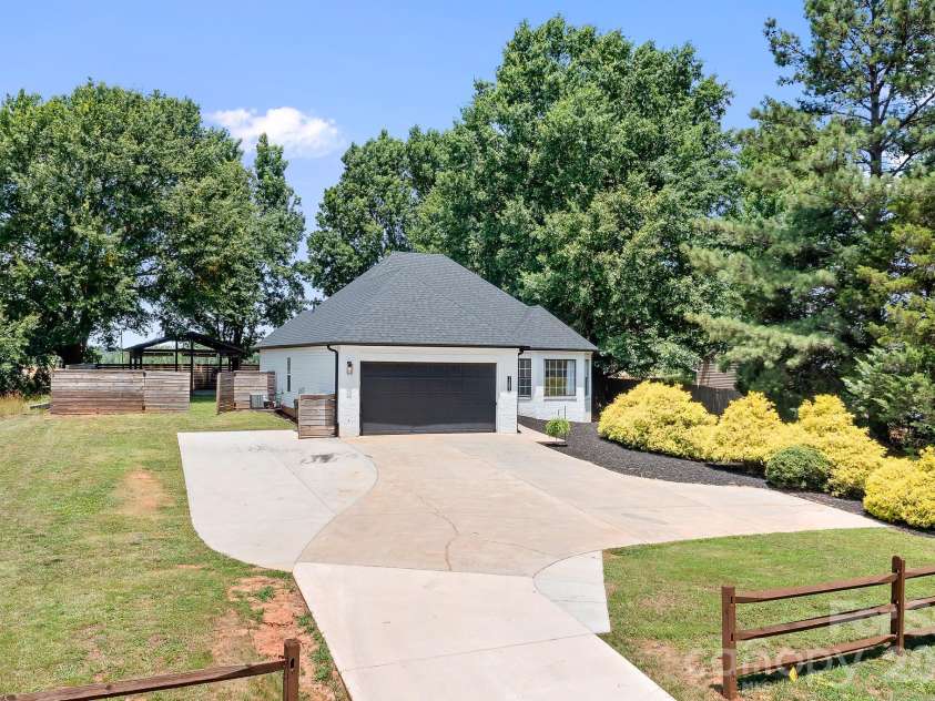 12601 Mayes Road, Huntersville, NC 28078.  MLS# CAR4396810, YatesRealty ID 39098. 