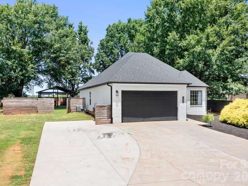 12601 Mayes Road, Huntersville, NC 28078.  MLS# CAR4396810, YatesRealty ID 39098. 