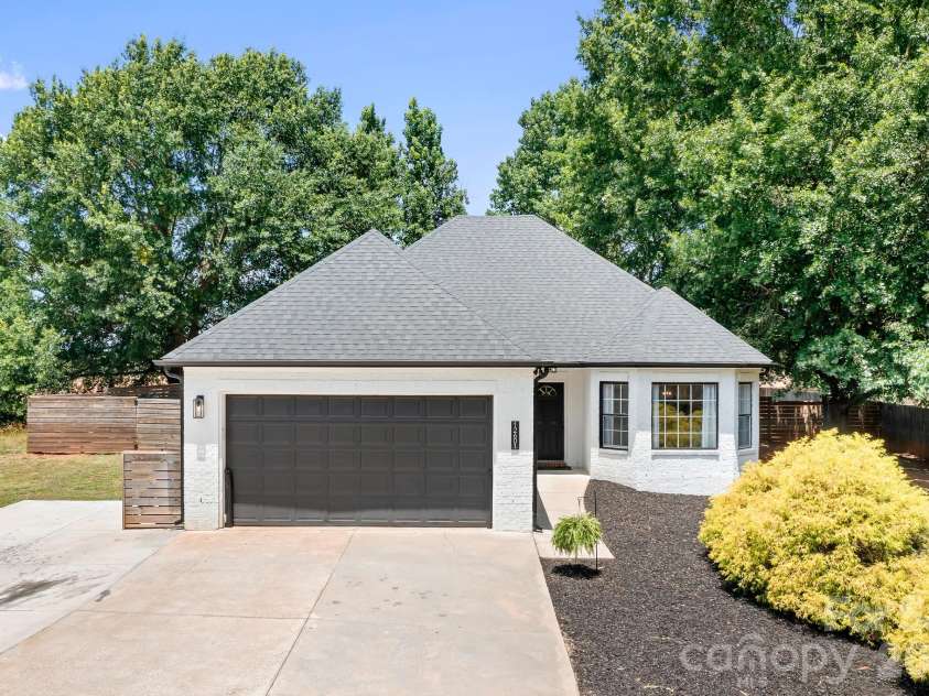 12601 Mayes Road, Huntersville, NC 28078.  MLS# CAR4396810, YatesRealty ID 39098. 