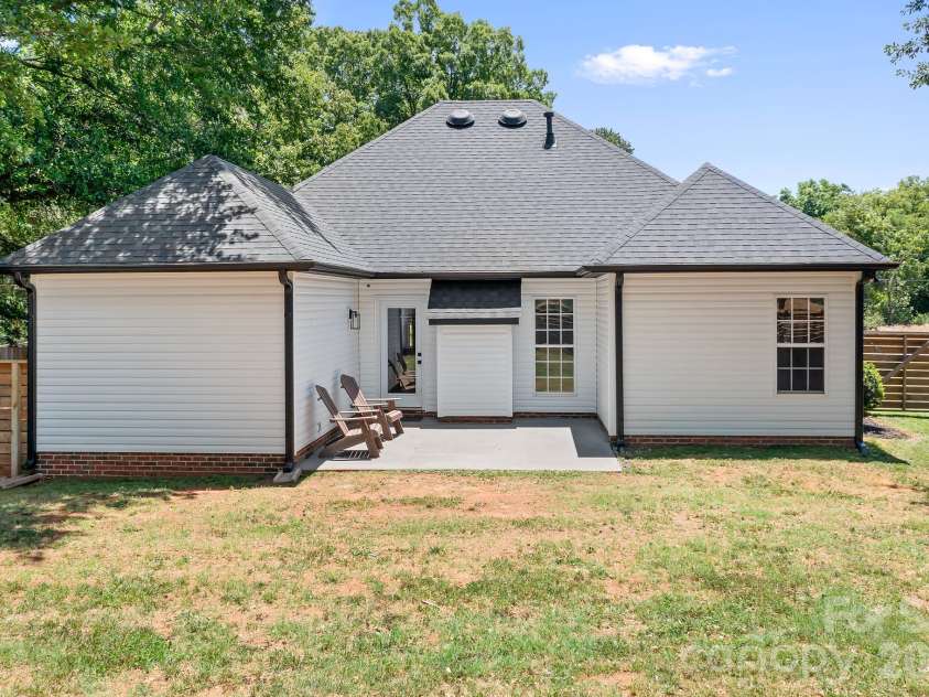 12601 Mayes Road, Huntersville, NC 28078.  MLS# CAR4396810, YatesRealty ID 39098. 