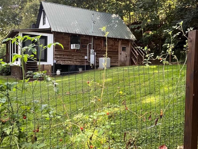 136 McCarran Trail, Statesville, NC 28625.  MLS# CAR4303879, YatesRealty ID 391. 