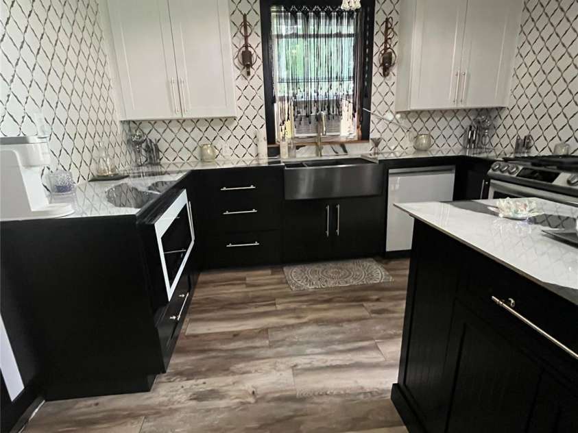 136 McCarran Trail, Statesville, NC 28625.  MLS# CAR4303879, YatesRealty ID 391. Kitchen