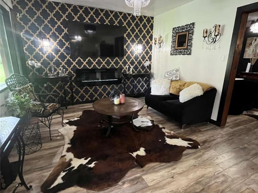 136 McCarran Trail, Statesville, NC 28625.  MLS# CAR4303879, YatesRealty ID 391. Living Room