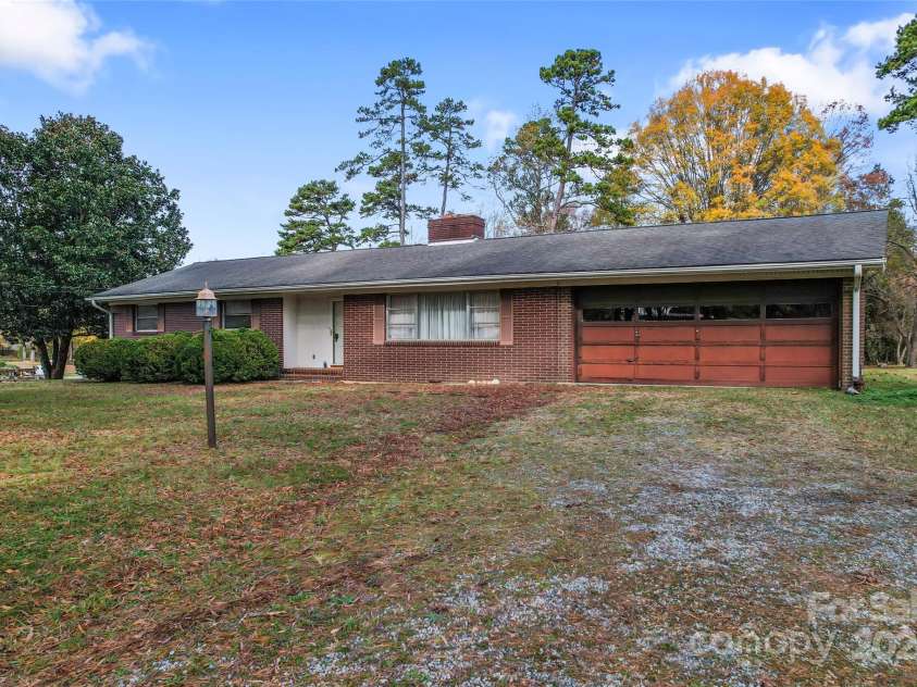 4620 Sherrills Ford Road, Salisbury, NC 28147.  MLS# CAR4203535, YatesRealty ID 3910. 