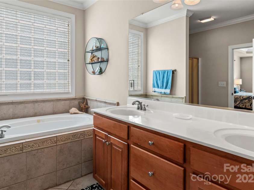 5220 Vineleaf Court, Clemmons, NC 27012.  MLS# CAR4299109, YatesRealty ID 3910. 