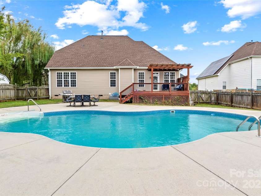 5220 Vineleaf Court, Clemmons, NC 27012.  MLS# CAR4299109, YatesRealty ID 3910. 