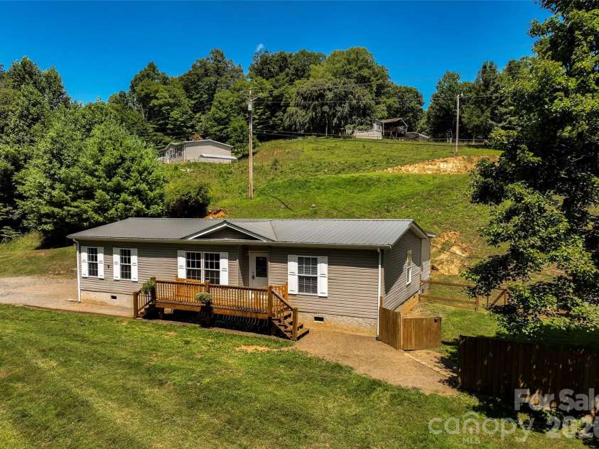 797 Pleasant Valley Road, Burnsville, NC 28714.  MLS# CAR4406248, YatesRealty ID 39102. 