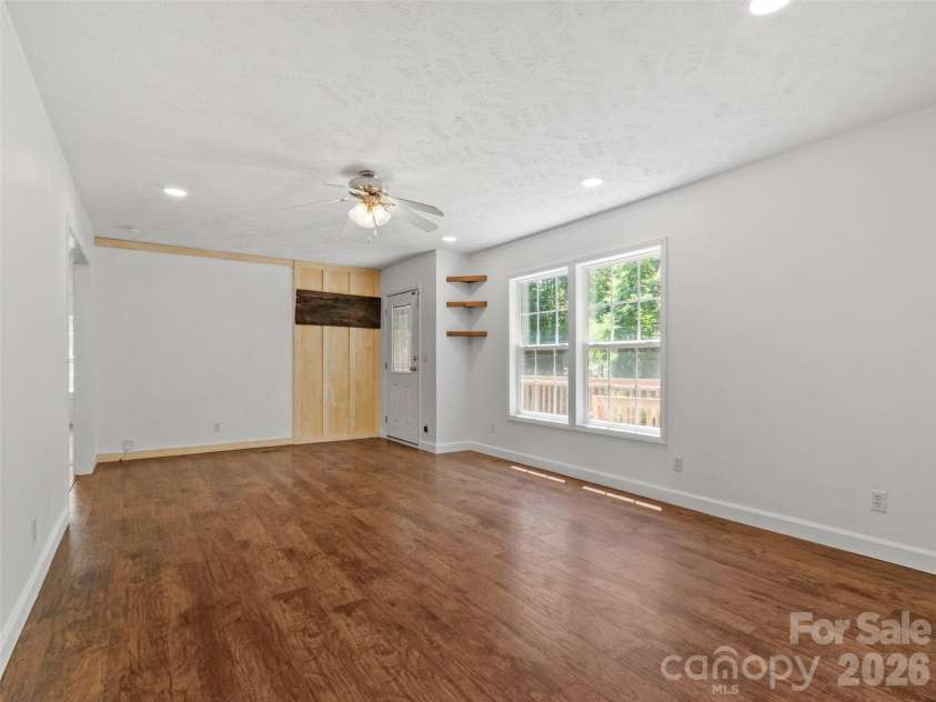 797 Pleasant Valley Road, Burnsville, NC 28714.  MLS# CAR4406248, YatesRealty ID 39102. 