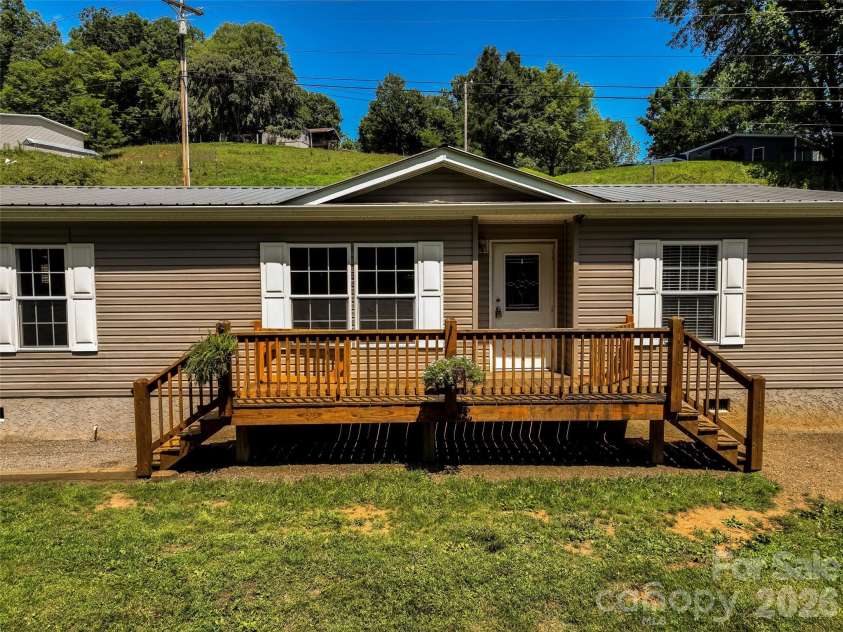 797 Pleasant Valley Road, Burnsville, NC 28714.  MLS# CAR4406248, YatesRealty ID 39102. 