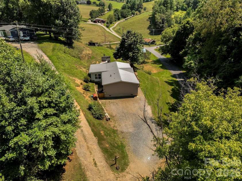 797 Pleasant Valley Road, Burnsville, NC 28714.  MLS# CAR4406248, YatesRealty ID 39102. 