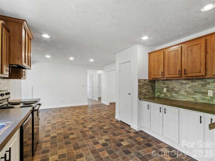 797 Pleasant Valley Road, Burnsville, NC 28714.  MLS# CAR4406248, YatesRealty ID 39102. 