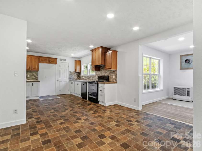 797 Pleasant Valley Road, Burnsville, NC 28714.  MLS# CAR4406248, YatesRealty ID 39102. Large functional kitchen with dining area