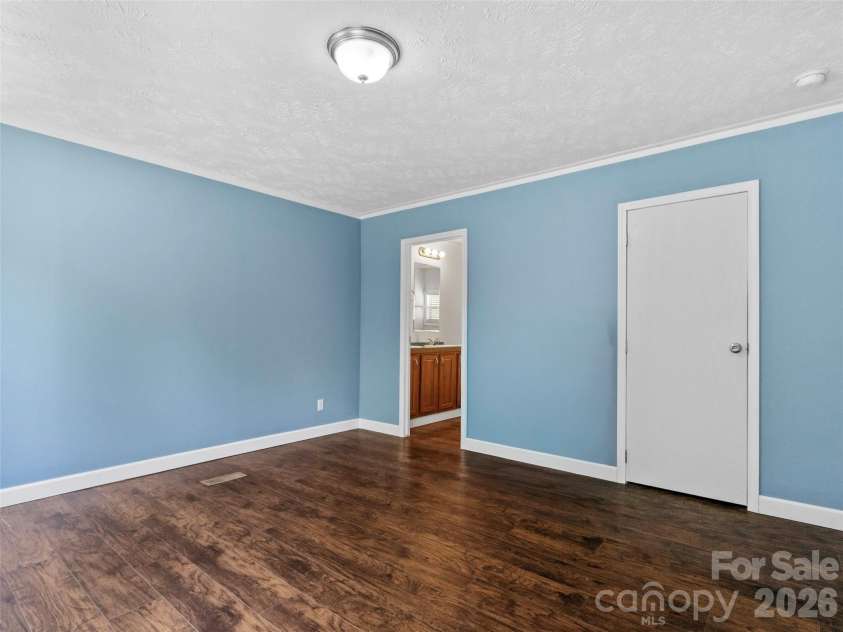 797 Pleasant Valley Road, Burnsville, NC 28714.  MLS# CAR4406248, YatesRealty ID 39102. Walk in closet