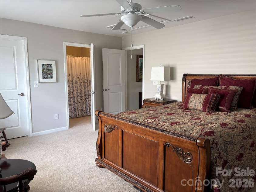 5064 Stonehill Lane, Matthews, NC 28104.  MLS# CAR4405518, YatesRealty ID 39104. 3rd Bedroom with Full Bath
