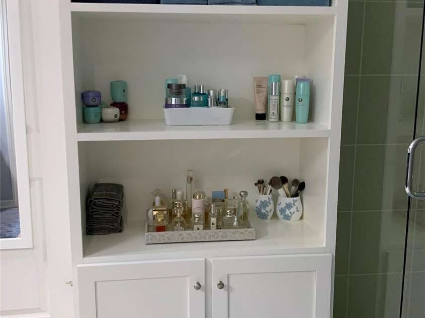 5064 Stonehill Lane, Matthews, NC 28104.  MLS# CAR4405518, YatesRealty ID 39104. CUSTOM SHELVES WITH CABINETS BENEITH
