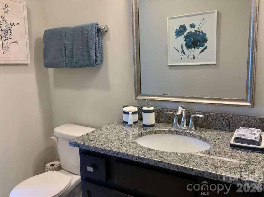 5064 Stonehill Lane, Matthews, NC 28104.  MLS# CAR4405518, YatesRealty ID 39104. Full Bathroom with access from Bedroom and Flex Room