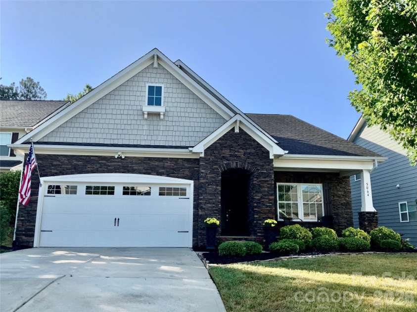 5064 Stonehill Lane, Matthews, NC 28104.  MLS# CAR4405518, YatesRealty ID 39104. PRESENTING - 5064 STONEHILL LANE