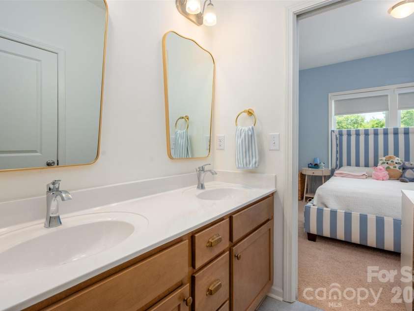 1042 Scotch Meadows Loop, Monroe, NC 28110.  MLS# CAR4404224, YatesRealty ID 39106. Jack and Jill bathroom into bedroom 3