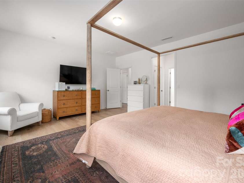1042 Scotch Meadows Loop, Monroe, NC 28110.  MLS# CAR4404224, YatesRealty ID 39106. Primary Suite