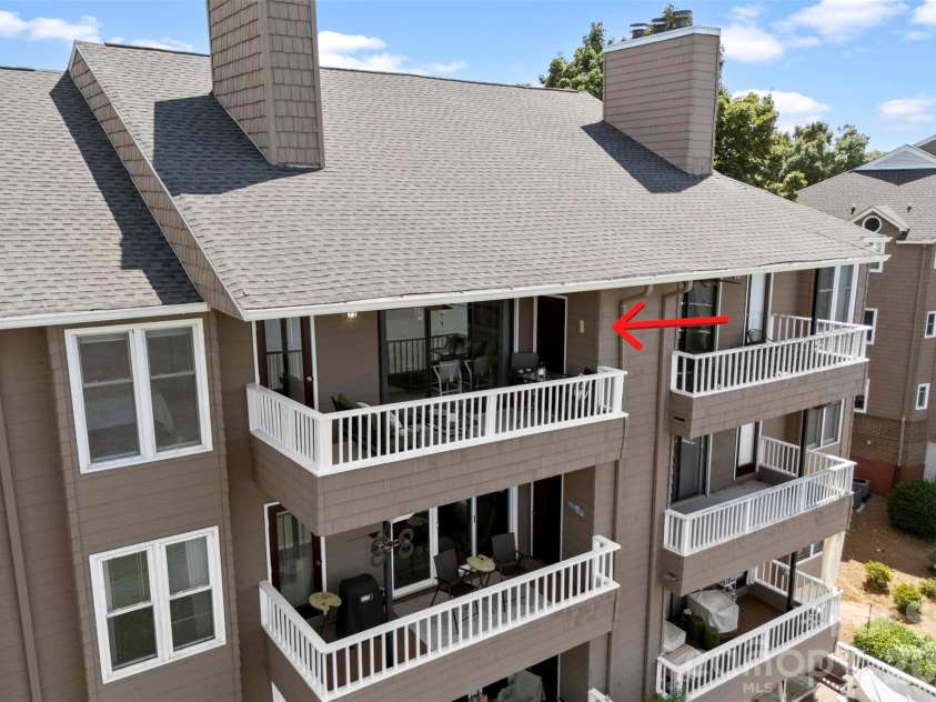 9808 Emerald Point Drive, Charlotte, NC 28278.  MLS# CAR4393895, YatesRealty ID 39108. Balcony
