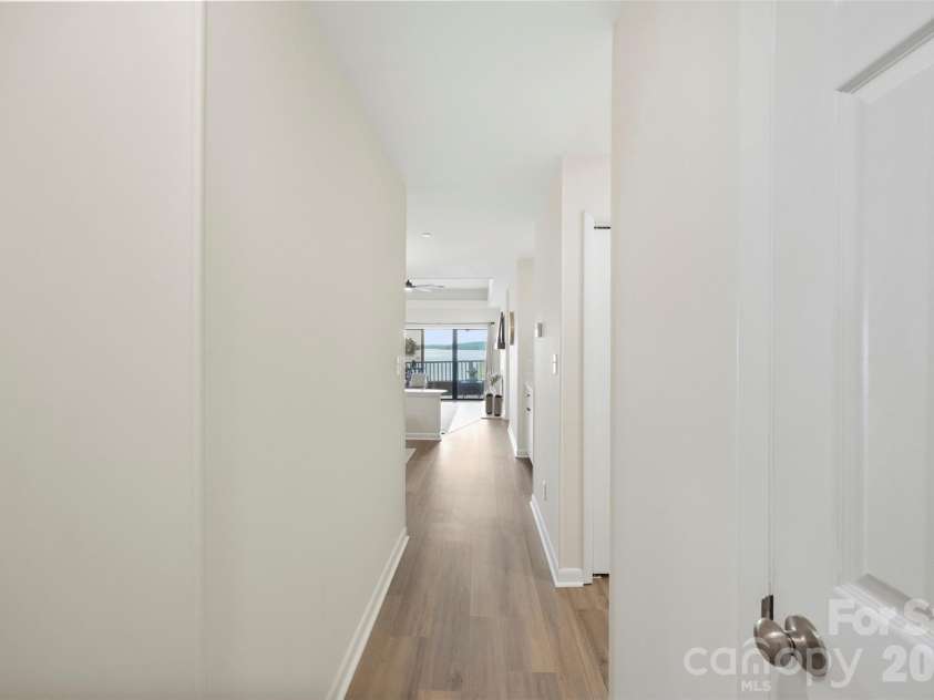 9808 Emerald Point Drive, Charlotte, NC 28278.  MLS# CAR4393895, YatesRealty ID 39108. Entry Way