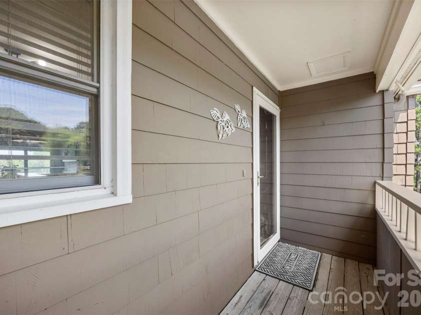 9808 Emerald Point Drive, Charlotte, NC 28278.  MLS# CAR4393895, YatesRealty ID 39108. Front Entry