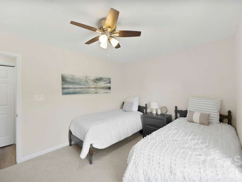 9808 Emerald Point Drive, Charlotte, NC 28278.  MLS# CAR4393895, YatesRealty ID 39108. Guest