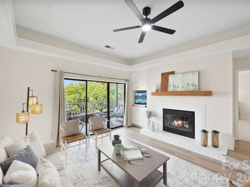 9808 Emerald Point Drive, Charlotte, NC 28278.  MLS# CAR4393895, YatesRealty ID 39108. Open floor Plan Living Area