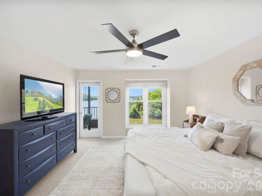 9808 Emerald Point Drive, Charlotte, NC 28278.  MLS# CAR4393895, YatesRealty ID 39108. Primary Bedroom
