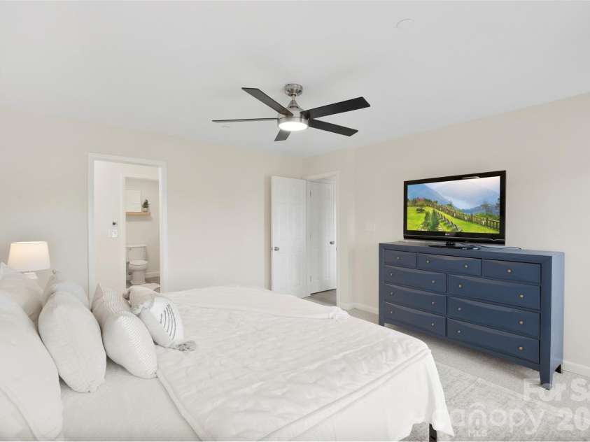 9808 Emerald Point Drive, Charlotte, NC 28278.  MLS# CAR4393895, YatesRealty ID 39108. Primary bedroom