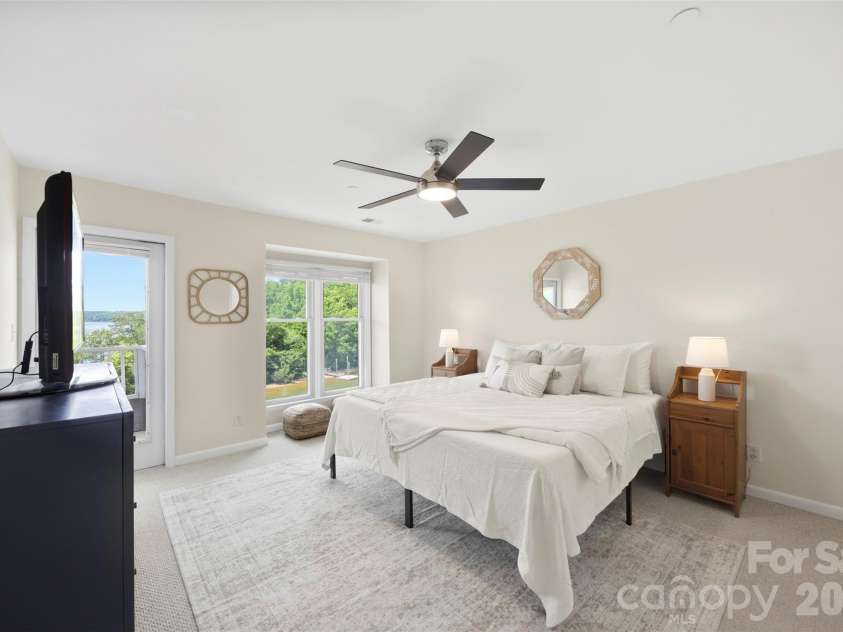 9808 Emerald Point Drive, Charlotte, NC 28278.  MLS# CAR4393895, YatesRealty ID 39108. Primary Bedroom