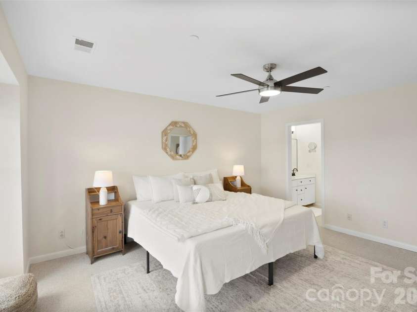 9808 Emerald Point Drive, Charlotte, NC 28278.  MLS# CAR4393895, YatesRealty ID 39108. Primary Bedroom