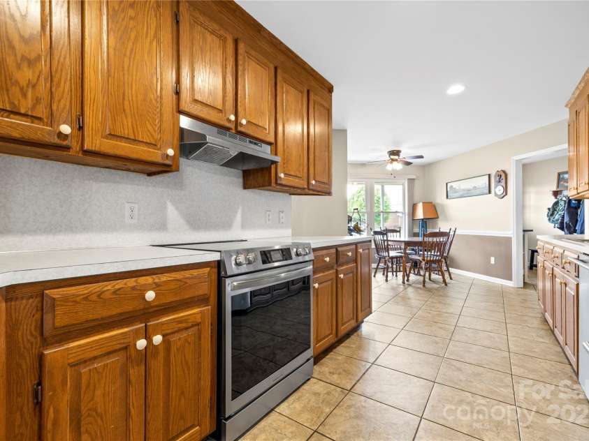 139 Meadow Oaks Drive, Statesville, NC 28625.  MLS# CAR4241958, YatesRealty ID 3911. 