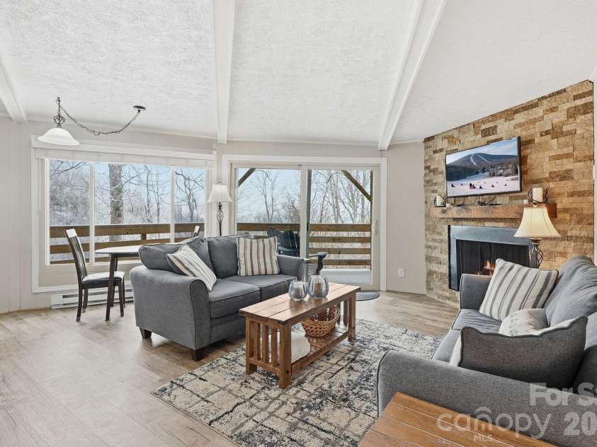 315 Timber Ridge Road, Sugar Mountain, NC 28604.  MLS# CAR4344211, YatesRealty ID 3911. 