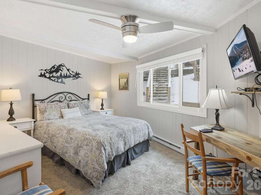 315 Timber Ridge Road, Sugar Mountain, NC 28604.  MLS# CAR4344211, YatesRealty ID 3911. 