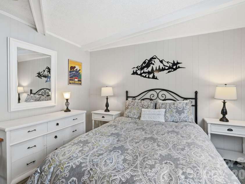 315 Timber Ridge Road, Sugar Mountain, NC 28604.  MLS# CAR4344211, YatesRealty ID 3911. 