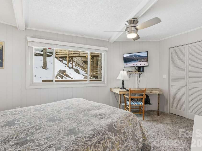 315 Timber Ridge Road, Sugar Mountain, NC 28604.  MLS# CAR4344211, YatesRealty ID 3911. 