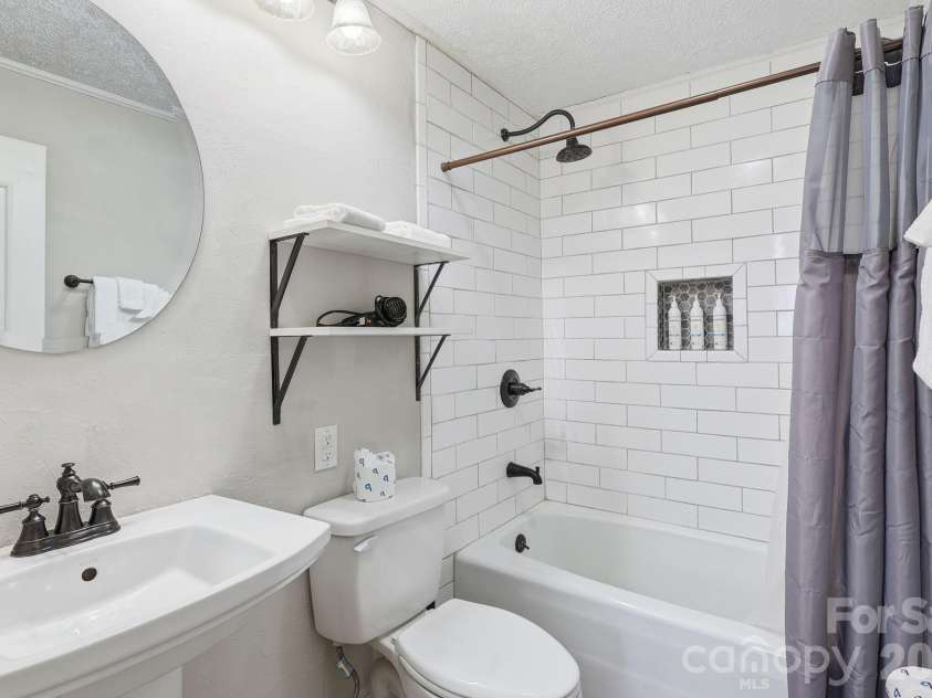 315 Timber Ridge Road, Sugar Mountain, NC 28604.  MLS# CAR4344211, YatesRealty ID 3911. 