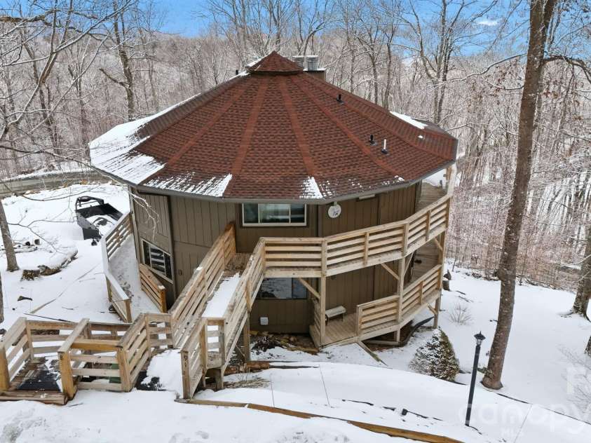 315 Timber Ridge Road, Sugar Mountain, NC 28604.  MLS# CAR4344211, YatesRealty ID 3911. 