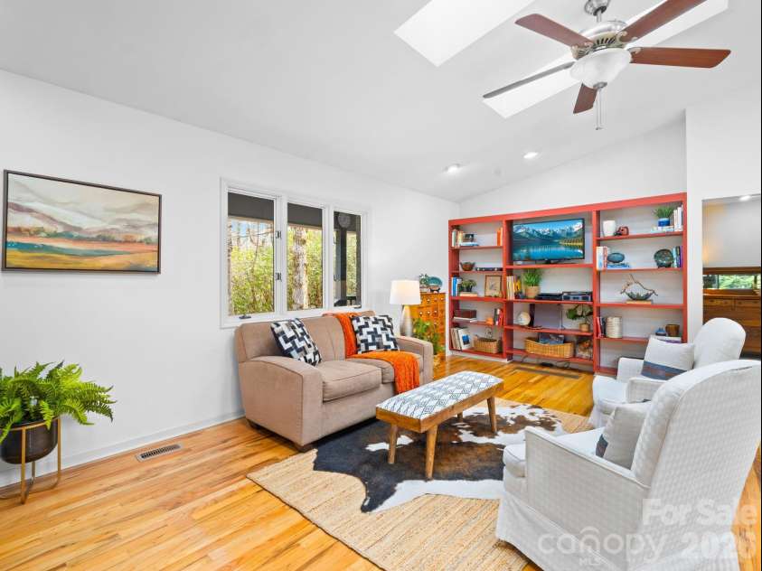 33 Ugedaliyvi Court, Brevard, NC 28712.  MLS# CAR4349656, YatesRealty ID 3911. Built-in shelving