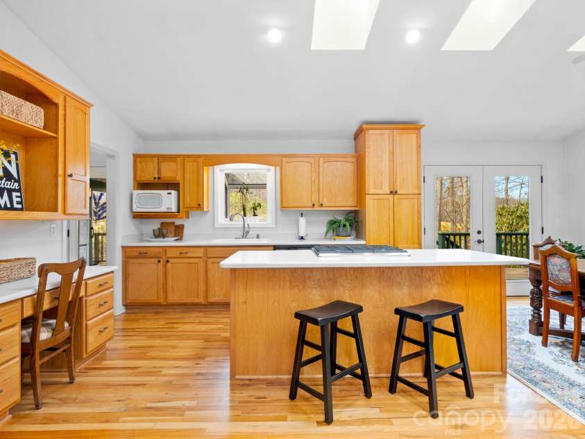 33 Ugedaliyvi Court, Brevard, NC 28712.  MLS# CAR4349656, YatesRealty ID 3911. Small office area in kitchen